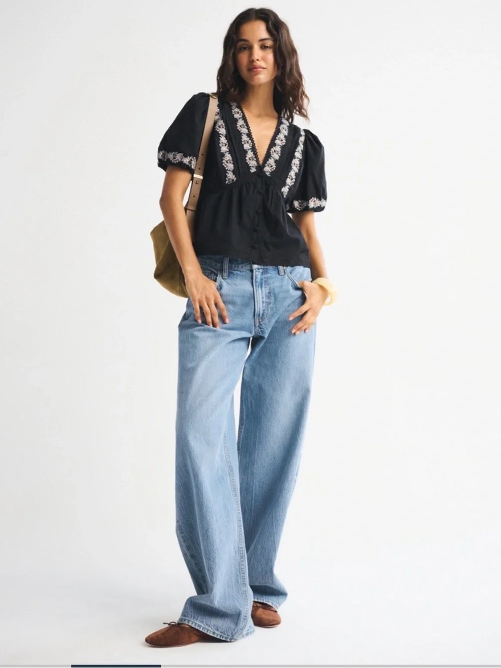 Abercrombie & Fitch Black V-Neck Puff Sleeve Embroidered Top